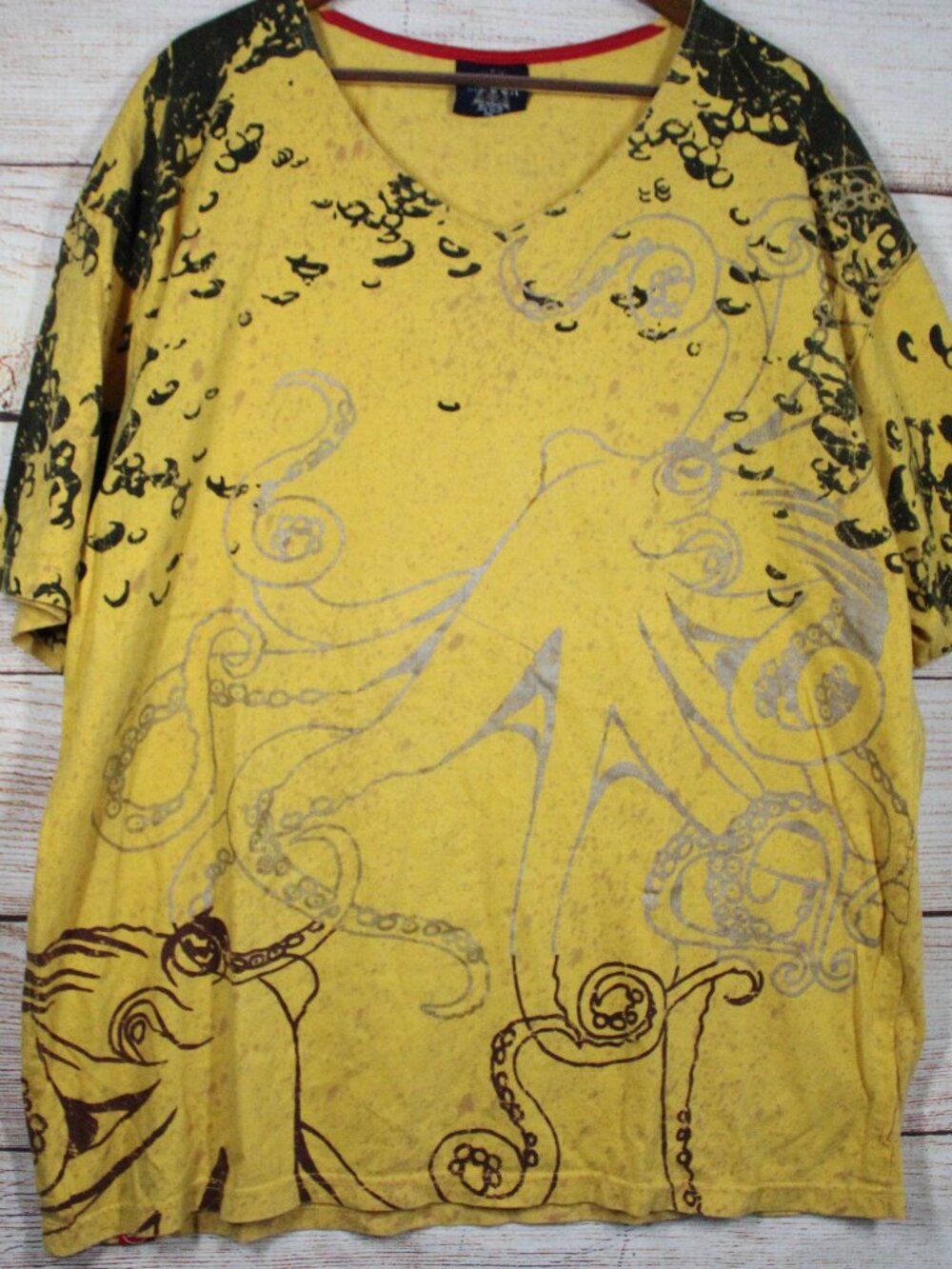 Vintage Mecca Men's 2XL Yellow Octopus Graphic V-Neck T-Shirt Short Sleeve